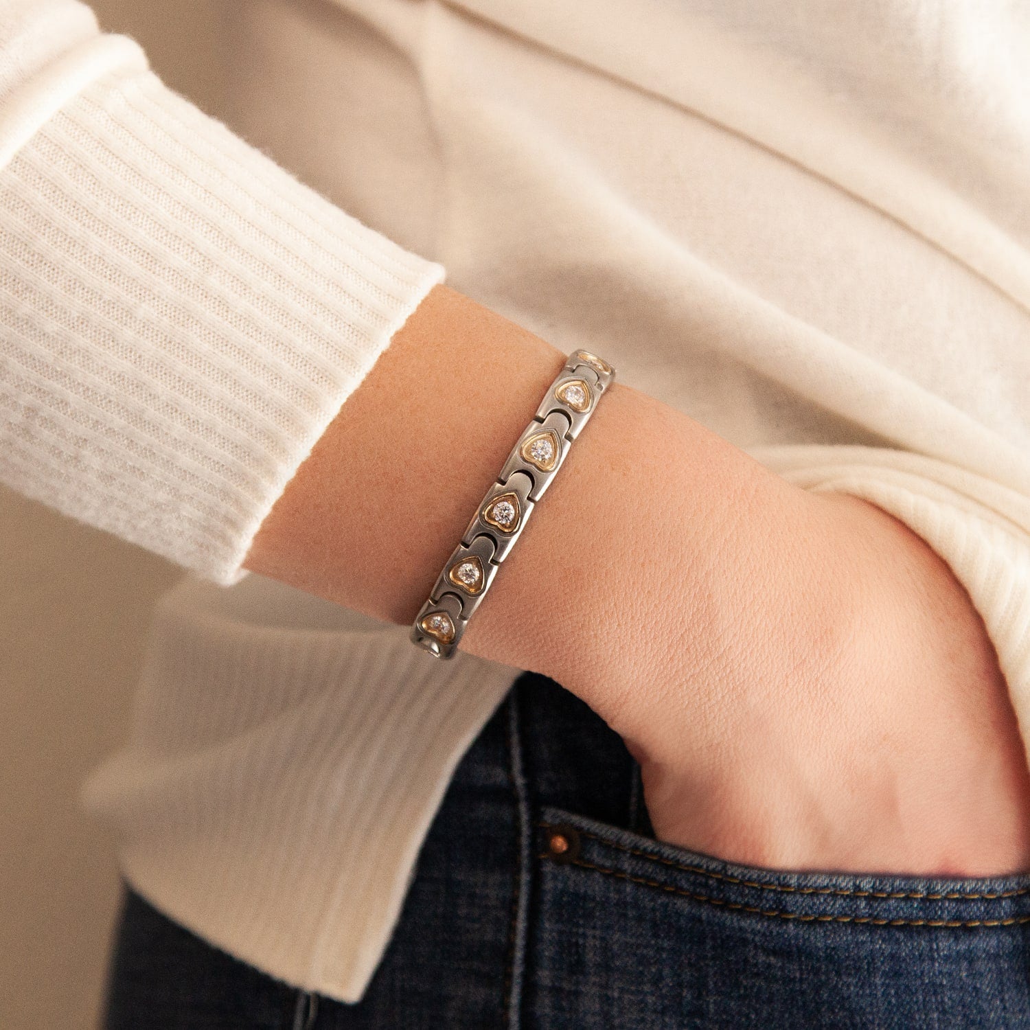 Hearts Negative Ion Bracelet – Titanium with Gold Hearts & Swarovski Crystals